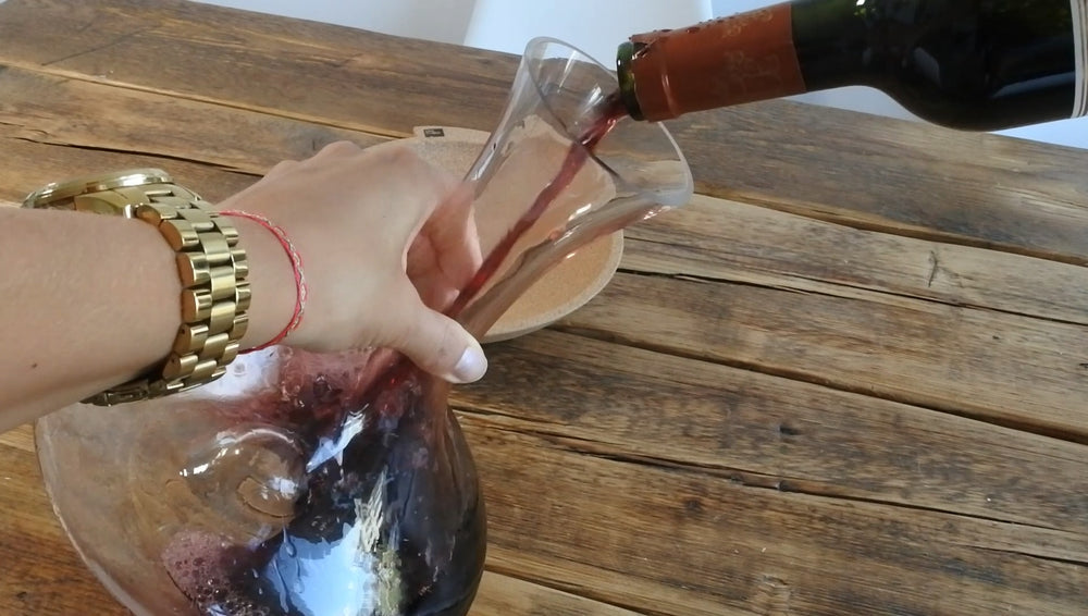 Hvorfor og hvordan bør du dekantere vin?