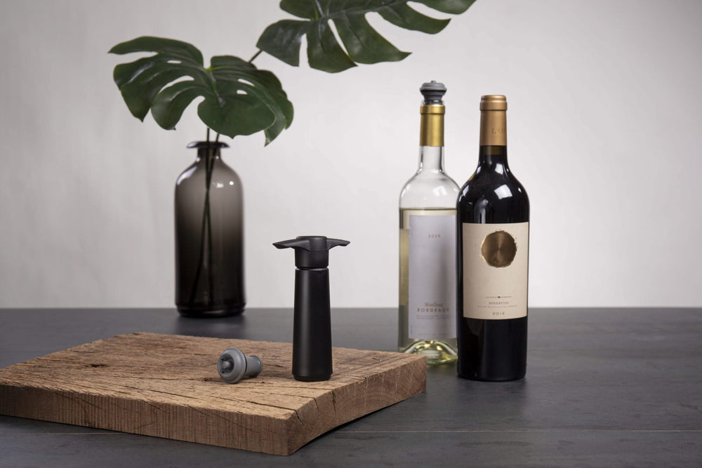 Vacu Vin Wijnpomp med 2 vinpropper - Wine Saver - Sort