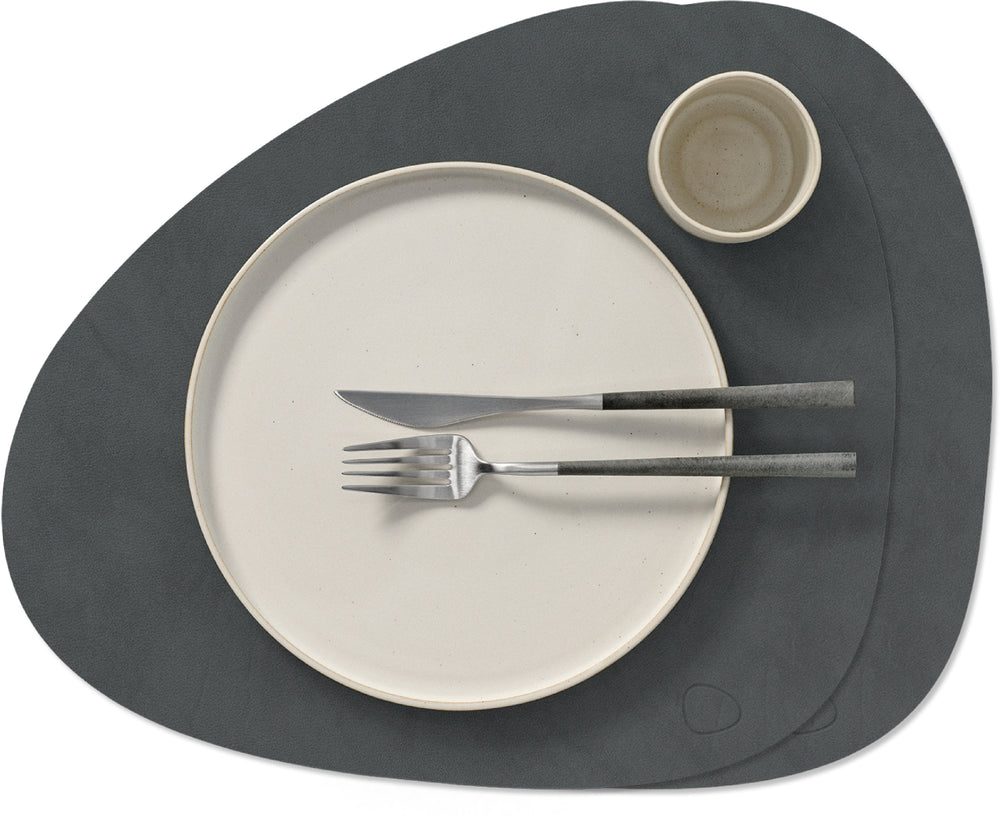 LIND DNA Placemats Nupo - Læder - Antracit - Buet - 44 x 37 cm - 2 Stykker