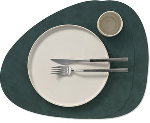 LIND DNA Placemats Nupo - Læder - Mørkegrøn - Kurvet - 44 x 37 cm - 2 Styk