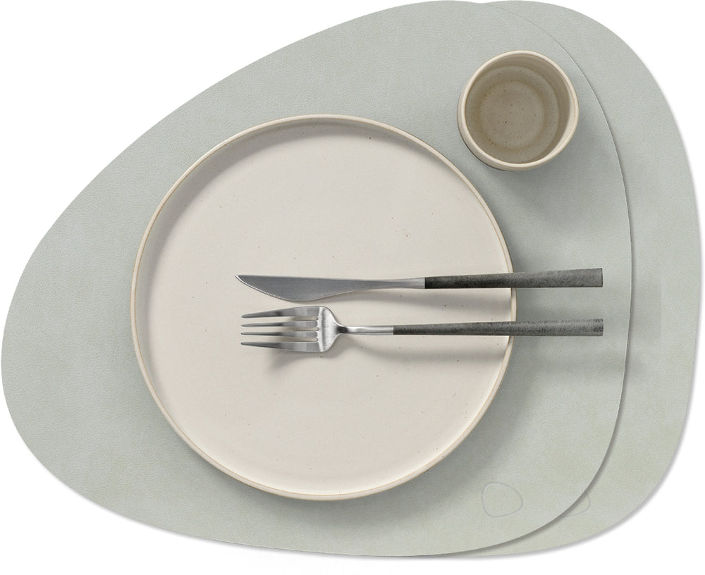 LIND DNA Placemats Nupo - Læder - Metallic - Kurvet - 44 x 37 cm - 2 Styk