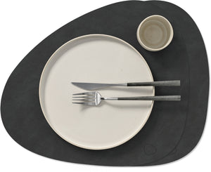 LIND DNA Placemats Nupo - Læder - Sort - Kurvet - 44 x 37 cm - 2 Styk