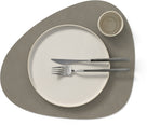 LIND DNA Placemats Nupo - Læder - Flint Grey - Curved - 44 x 37 cm - 2 Styk