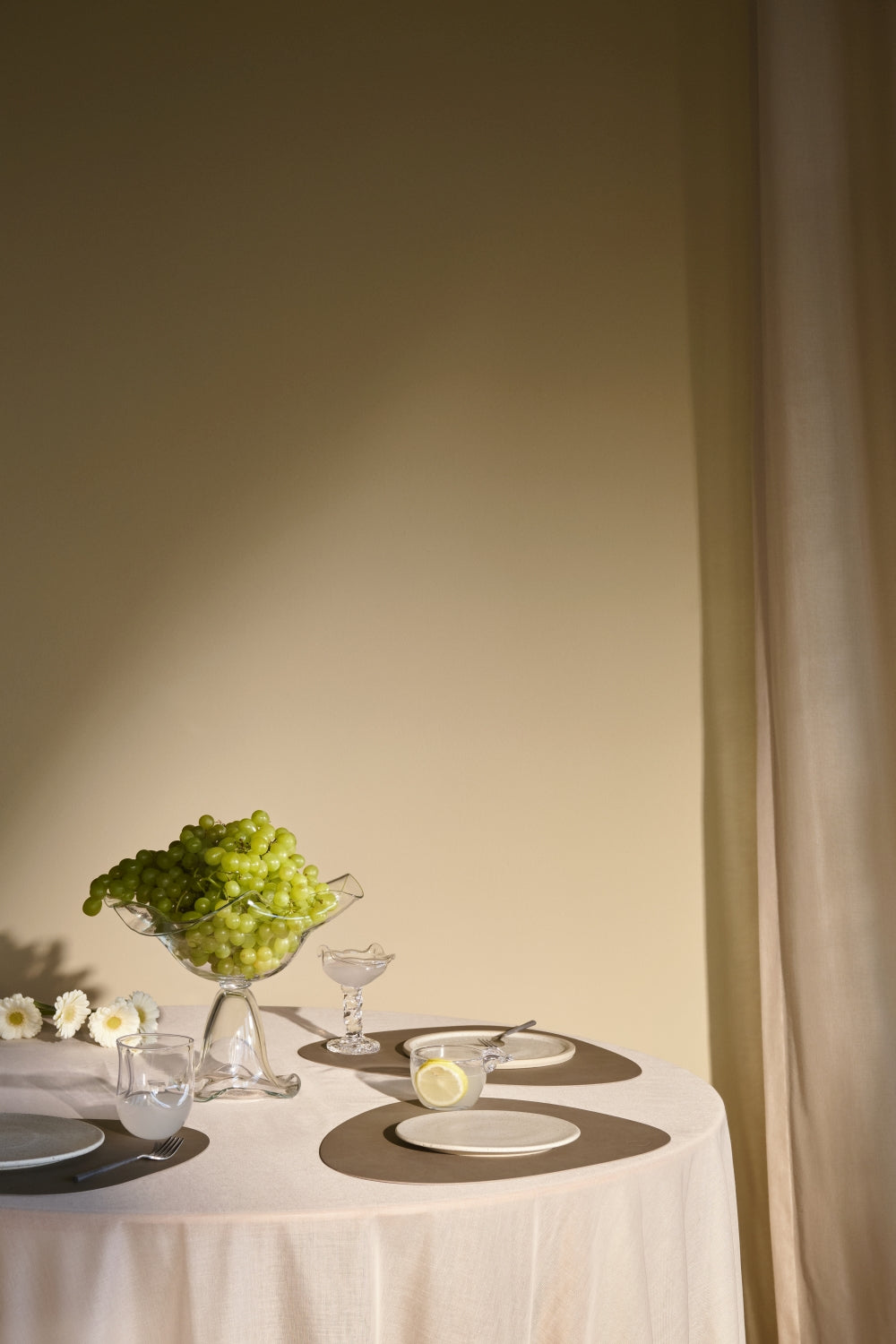 LIND DNA Placemats Nupo - Læder - Flint Grey - Curved - 44 x 37 cm - 2 Styk
