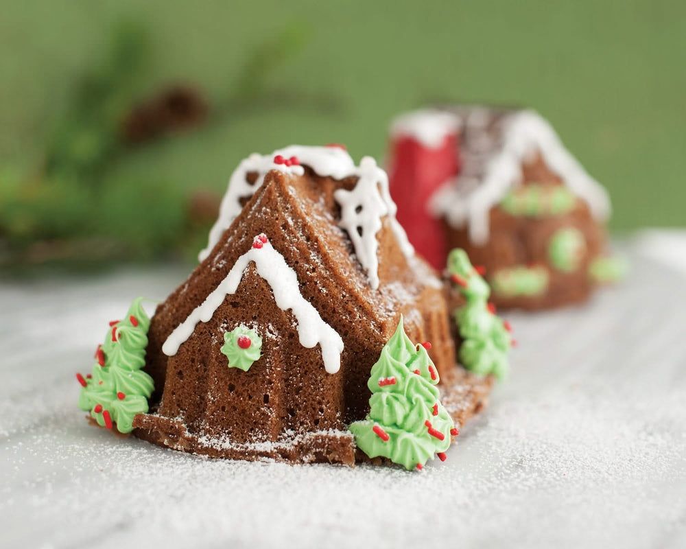 Nordic Ware Cakeform Gingerbread House Duet Sølv - Gietaluminium - 32 x 17 cm