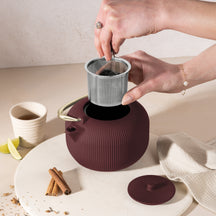BerlingerHaus Teapot med RVS Filter - Gussejern Mat Bordeaux - 1 Liter