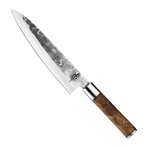 Forged Koksmes VG10 20.5 cm met houten heft, vrijstaand op witte achtergrond
