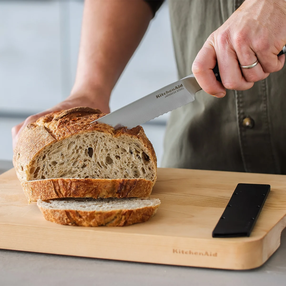 KitchenAid Brødkniv Gourmet 20 cm + Gratis knivbeskytter