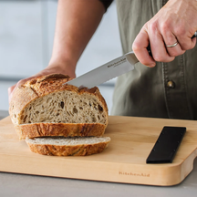 KitchenAid Brødkniv Gourmet 20 cm + Gratis knivbeskytter