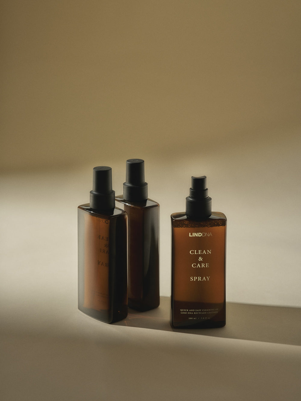 LIND DNA Rengøringsspray til Bordskånere &amp; Underlag - Clean &amp; Care - 200 ml