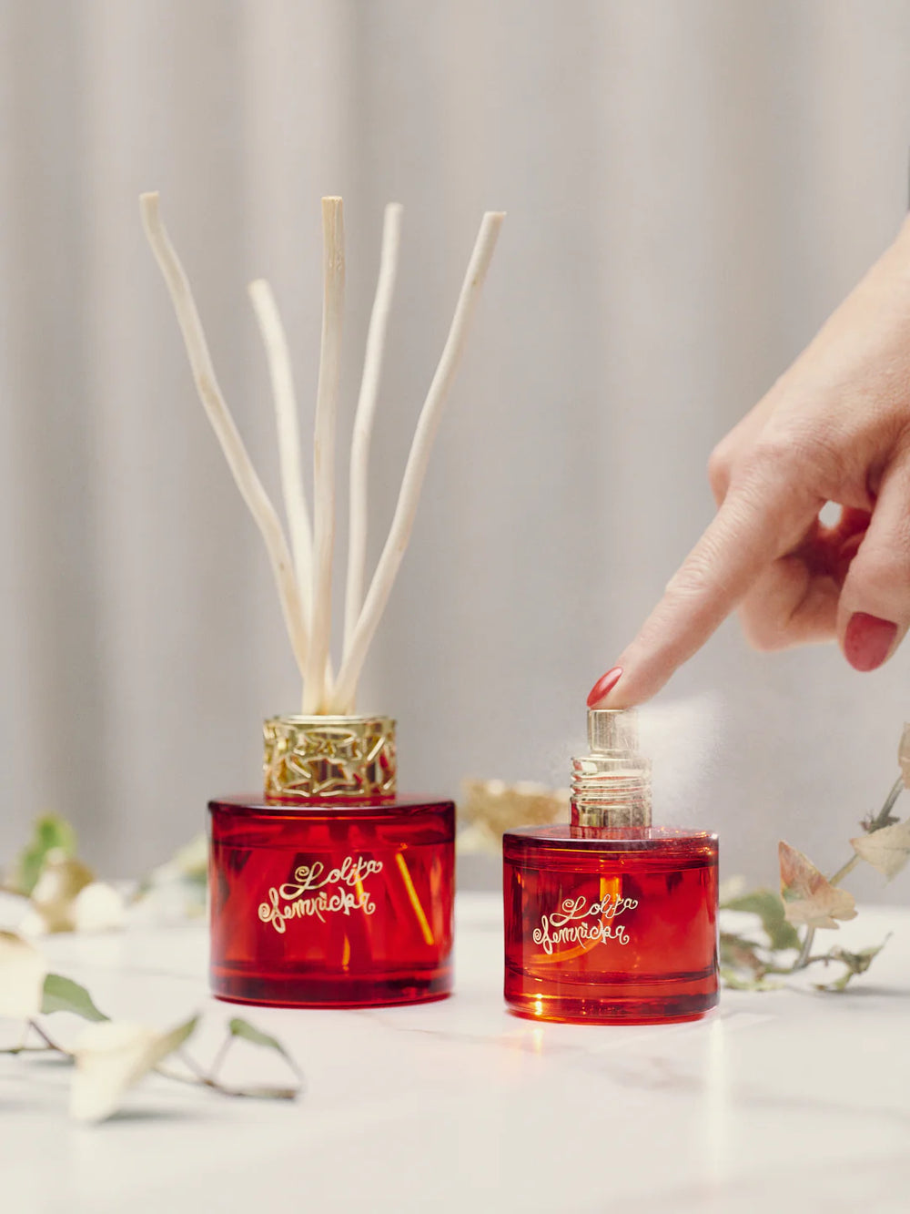 Maison Berger Giftset Duo Lolita Lempicka Sweet - Duftstænger 80 ml & Rumspay 50 ml - Rød