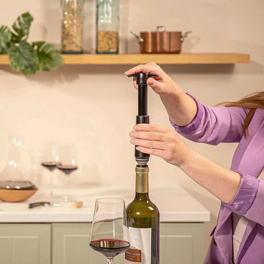 Vacu Vin Wijnpomp med 2 vinpropper - Wine Saver - Sort