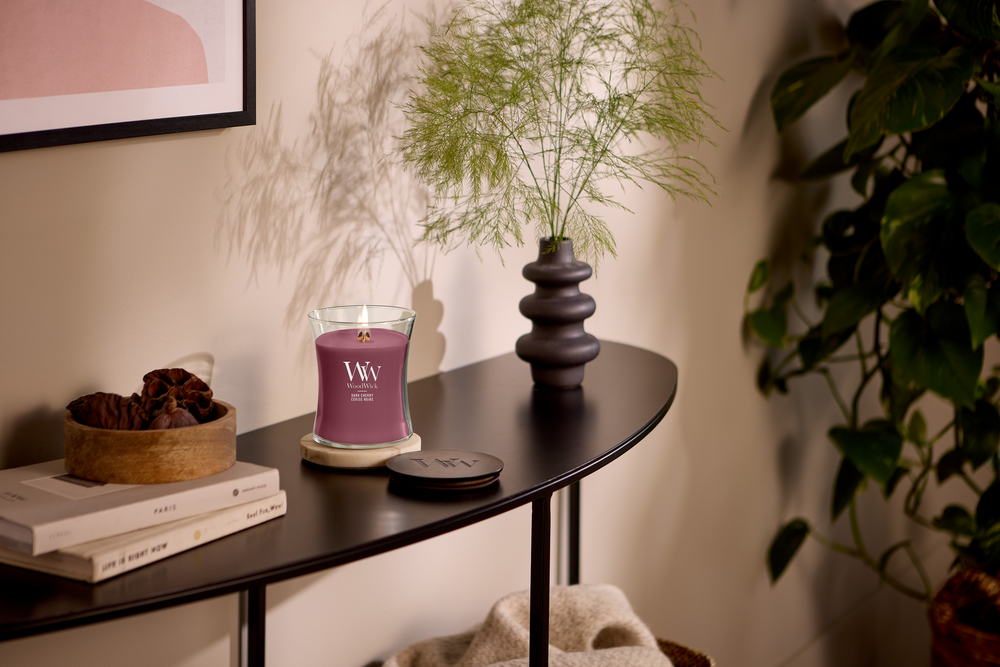 WoodWick Duftlys Medium Dark Cherry - 11 cm / ø 10 cm - Duftlys i Glas - Trævæge