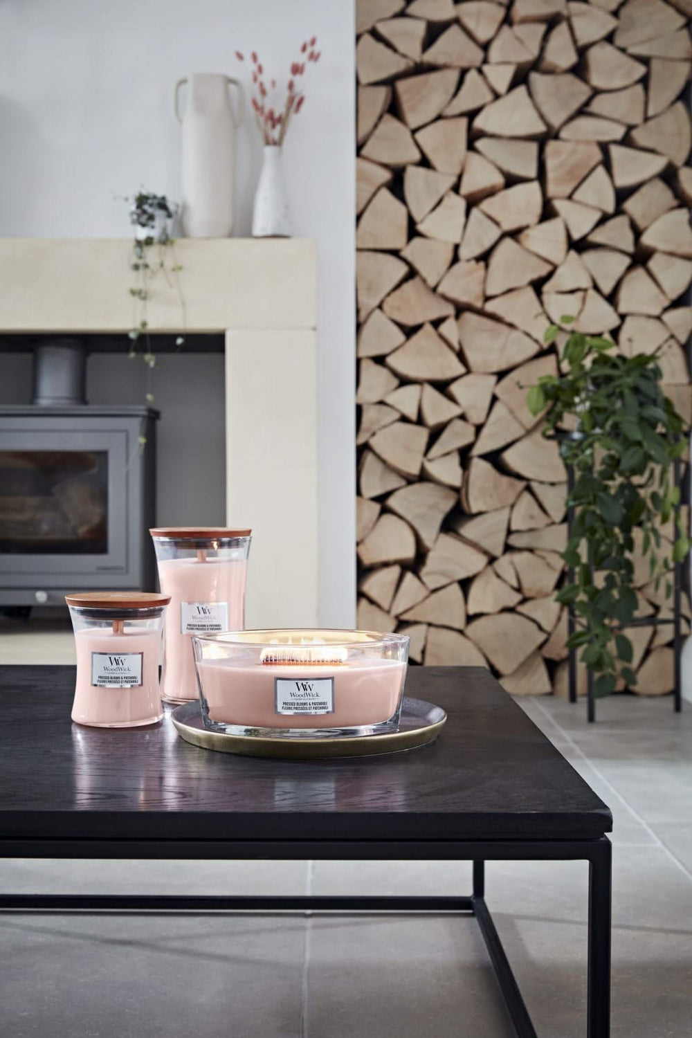 WoodWick Geurkaars Large Pressed Blooms & Patchouli - 18 cm / ø 10 cm - Geurkaars i Glas - Houten Lont