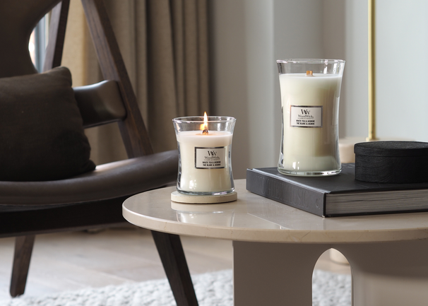 WoodWick Geurkaars Large White Tea & Jasmine - 18 cm / ø 10 cm - Geurkaars i Glas - Houten Lont