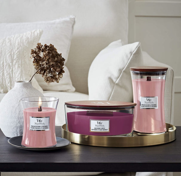WoodWick Geurkaars Large Pressed Blooms & Patchouli - 18 cm / ø 10 cm - Geurkaars i Glas - Houten Lont