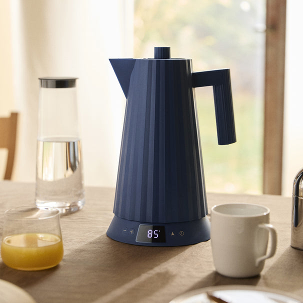 Alessi Waterkoker Plissé med Temperatuurinstilling Blå - 1.7 liter - 1850 W - Michelle De Lucchi - MDL21 DAZ