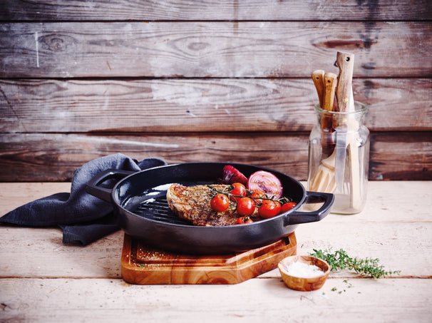 Alva Grillpande / Grillplade Nori ø 28 cm + Gratis Læderhåndtag - egnet til alle varmekilder - emaljeret non-stick belægning