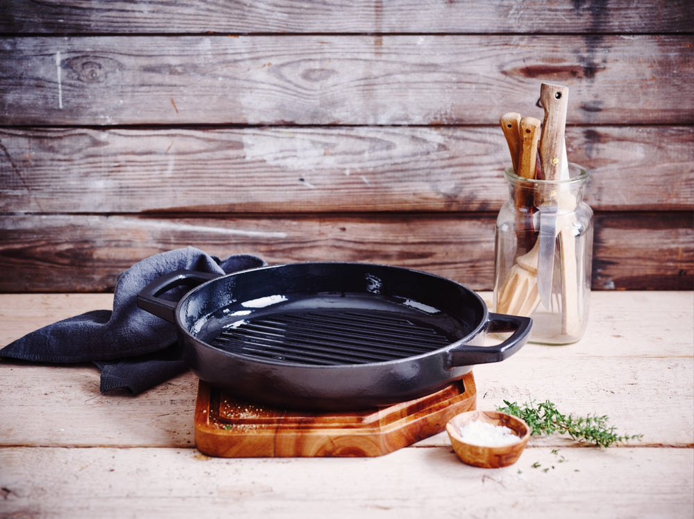 Alva Grillpande / Grillplade Nori ø 28 cm + Gratis Læderhåndtag - egnet til alle varmekilder - emaljeret non-stick belægning