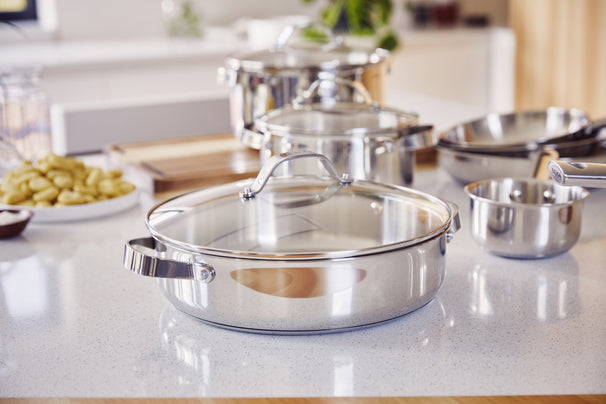 Beka Hapjespan / Sauteerpan med 2 sidestænger & glaslåg Cicla ø 28 cm - egnet til alle varmekilder - uden non-stick belægning