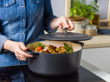 BK Braadpan Bourgogne Earl Grey Gietijzer ø 28 cm / 6.7 Liter - sfeerbeeld 3