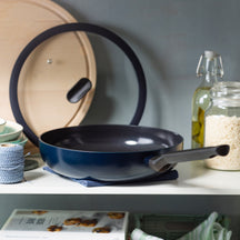 BK Hapjespan met deksel Enjoy Oxford Blue ø 28 cm - sfeerbeeld 1