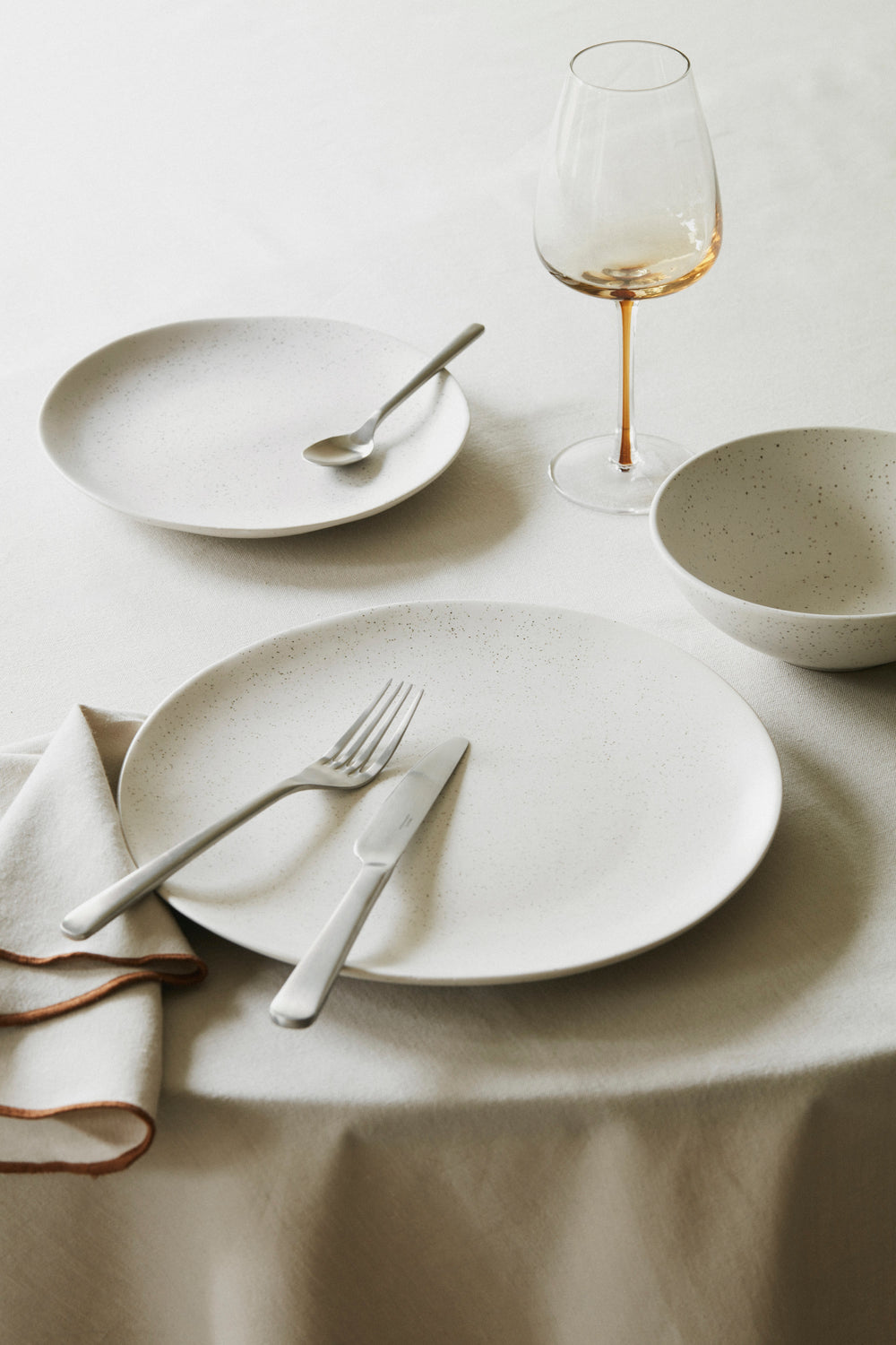 Broste Copenhagen Serviesset Nordic Vanilla 6-delig / 2 personer - 2 dinerborden, 2 ontbijtborden og 2 skåle
