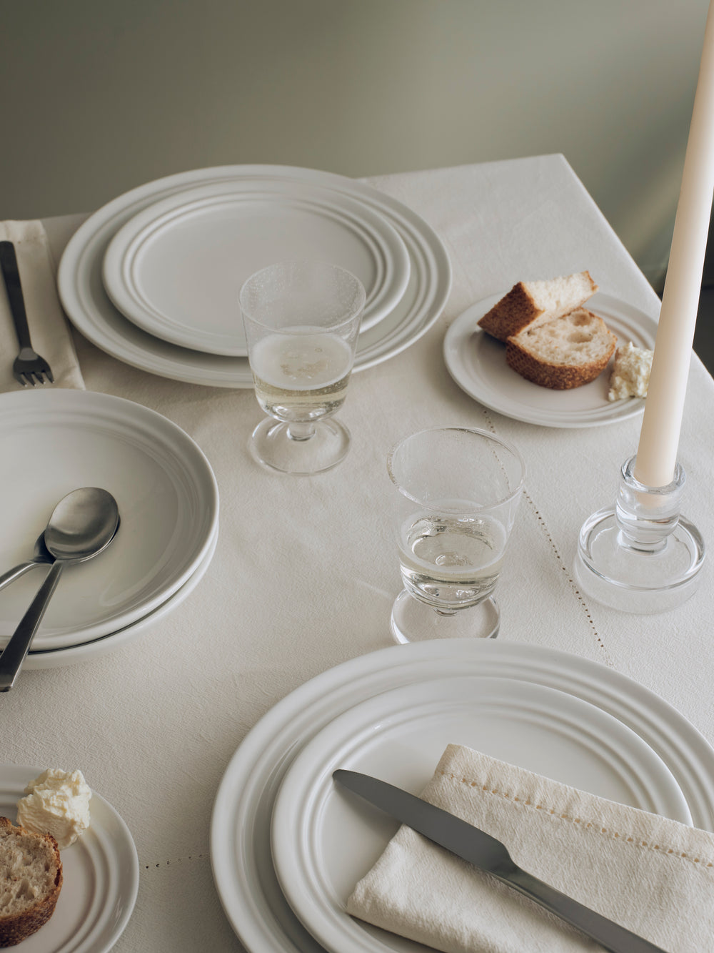 Broste Copenhagen Serviesset Stevns 12-delig / 4 personer - 4 middagstallerkener, 4 morgenmadstallerkener og 4 dybe tallerkener