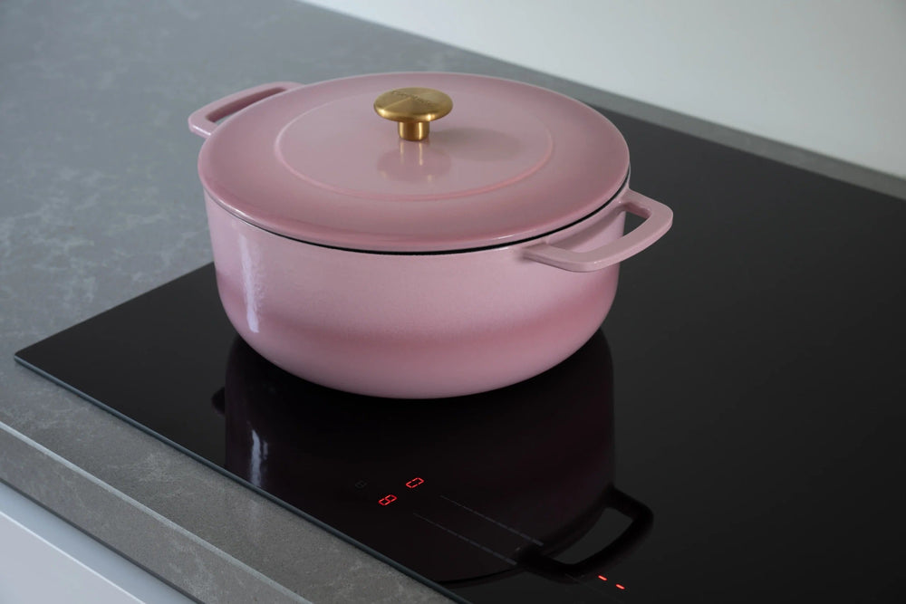 Combekk Braadpan met deksel Gietijzer Pink ø 28 cm / 5.3 Liter - sfeerbeeld 4