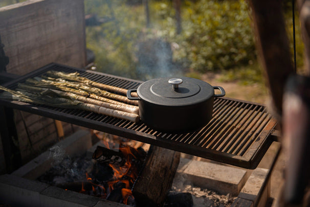 Combekk Stegegryde med låg Støbejern Sort ø 24 cm / 3.8 Liter - emaljeret non-stick belægning