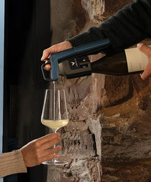 Coravin Wijnsysteem Timeless Six+ - Ocean Blue - Limited Edition - sfeerbeeld 5