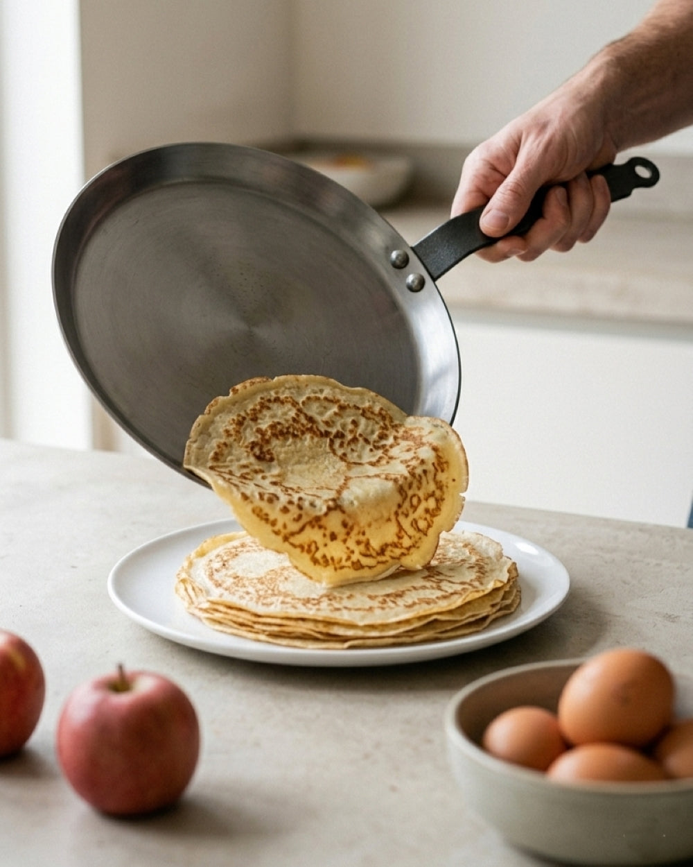 De Buyer Pande til pandekager / Crêpepan Carbone Plus - Pladejern - ø 26 cm - uden non-stick belægning