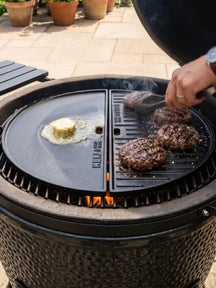 Keij Kamado Halve Maan Grillplade / Plancha Large - Emaljeret Gussejern - 2-sidet - 46.5 cm - til 21 tommer Kamadoer - Universel