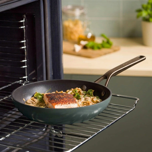 KitchenAid Stegepande Advanced Juniper Black ø 28 cm - keramisk non-stick belægning