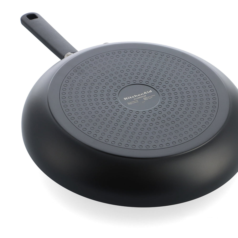 KitchenAid Koekenpan Aluminium Mat Zwart ø 24 cm - onderaanzicht