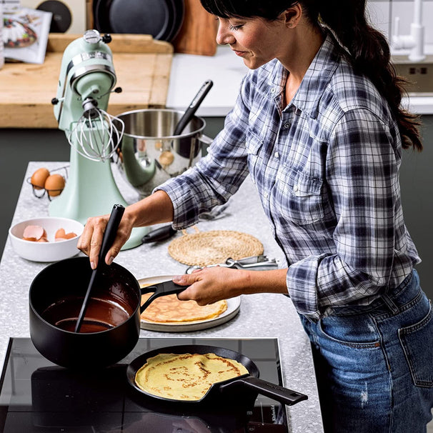 KitchenAid Kasserolle Classic Forged Sort ø 16 cm / 1,5 Liter - keramisk non-stick belægning