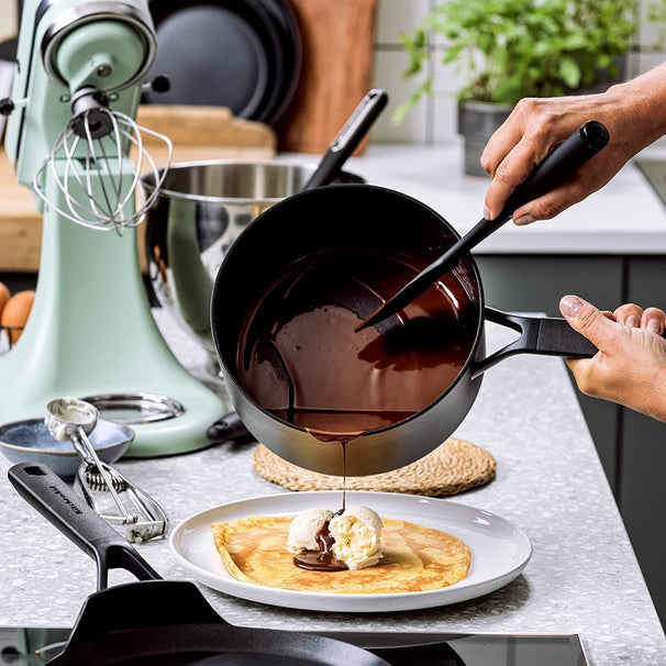 KitchenAid Kasserolle Classic Forged Sort ø 20 cm / 3,1 Liter - keramisk non-stick belægning