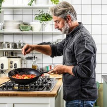KitchenAid Wokpan Classic Forged ø 28 cm - sfeerbeeld 2