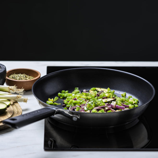KitchenAid Stegepandesæt Classic Rustfrit Stål 3-delt - ø 20, 24 & 28 cm - keramisk non-stick belægning