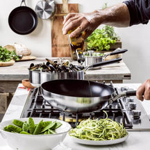 KitchenAid Wokpan Classic RVS ø 28 cm / 3.7 Liter - sfeerbeeld 1