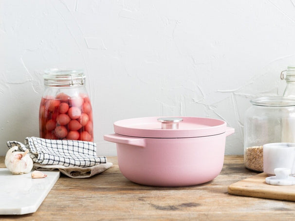 KitchenAid Stegegryde Støbejern Dried Rose ø 22 cm / 3,3 Liter - emaljeret non-stick belægning