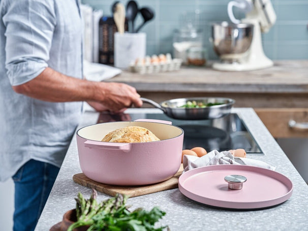 KitchenAid Stegegryde Støbejern Dried Rose ø 26 cm / 5,2 Liter - emaljeret non-stick belægning