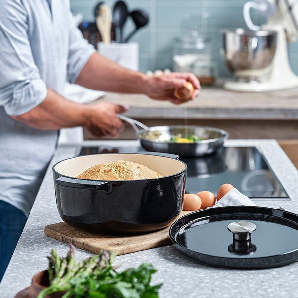 KitchenAid Stegegryde Støbejern Onyx Black ø 26 cm / 5,2 Liter - emaljeret non-stick belægning