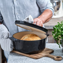 KitchenAid Braadpan Gietijzer Onyx Black ø 26 cm / 5.2 Liter - sfeerbeeld 3