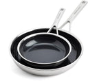 KitchenAid Stegepandesæt Multi-Ply Rustfrit Stål 2-delt - ø 20 & 28 cm - keramisk non-stick belægning