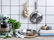 KitchenAid Stegepande sæt - Multi-Ply RVS - ø 24 og 28 cm - uden non-stick belægning