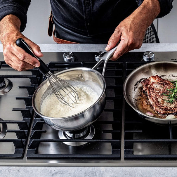 KitchenAid Sauteuse Tri-Ply Rustfrit Stål ø 24 cm / 3,7 Liter - uden non-stick belægning