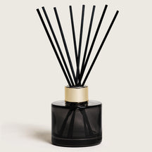 Maison Berger Giftset Duo Celebration - Geurstokjes 90 ml & Roomspray 50 ml - Hypnotic Oud - vooraanzicht geurstokjes