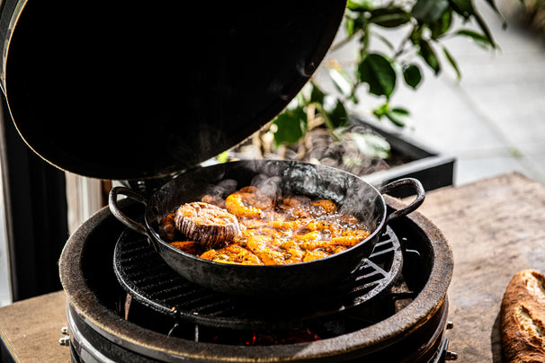 Forged Koekenpan Carbonstaal med 2 håndtag ø 24 cm - egnet til alle varmekilder - uden non-stick belægning