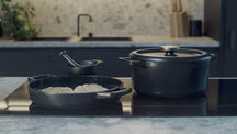 Alva Stegepande med låg - Dutch Oven Nori Gussejern ø 26 cm + Gratis håndtag - emaljeret non-stick belægning